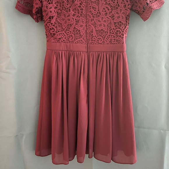 Lulu’s burgundy lace formal dress - Picture 3 of 5